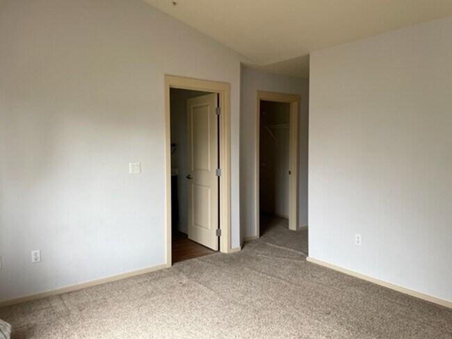 Building Photo - Beautiful 3 Bed 2.5 Bath Townhome in Talus, Issaquah