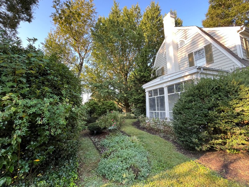 Building Photo - 244 Meadowbrook Rd