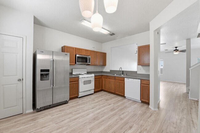 Building Photo - 9631 Coyote Creek Dr