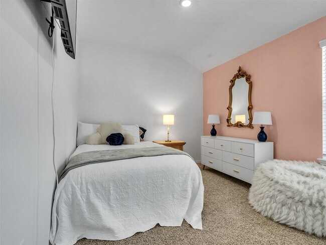 Building Photo - 2521 Honey Nest Ln