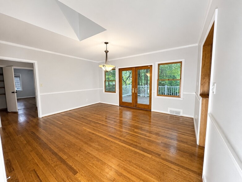Building Photo - 1596 Deer Park Rd NE