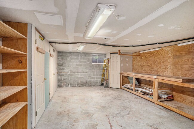 Building Photo - Beautiful 3 Bedroom Home