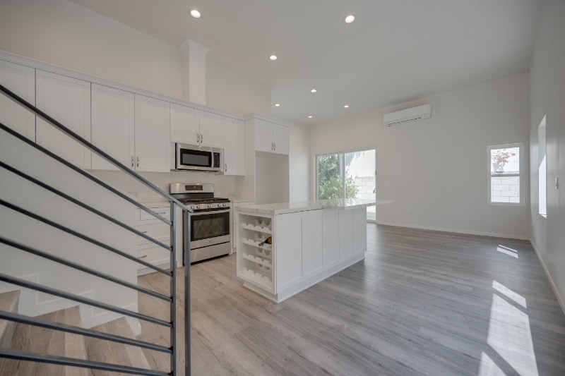 Building Photo - 2611 Hyperion Ave