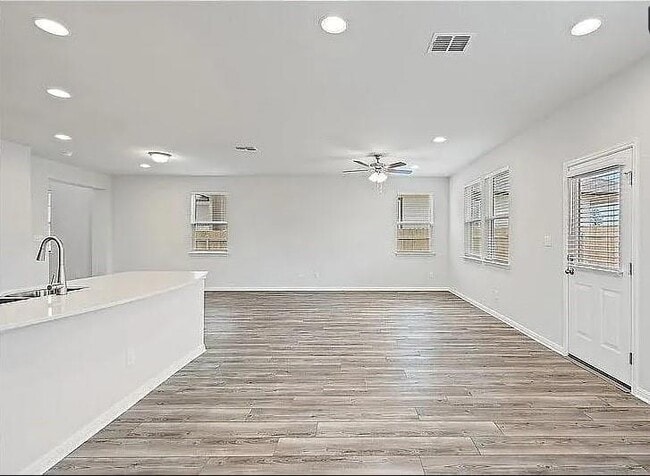 Building Photo - 10801 Sentinel Dr