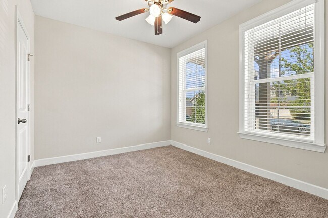 Building Photo - 4708 Venito St
