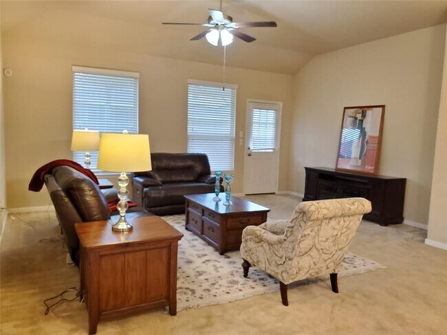 Building Photo - 15610 Whisper Woods Dr