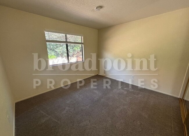 Building Photo - 2148 Skyview Glen