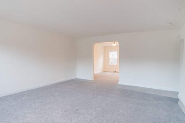 Building Photo - 1809 Glen Ridge Rd