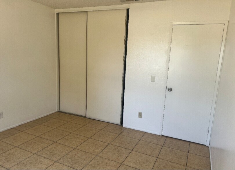 Guest Closet - 1886 Calle Diablo