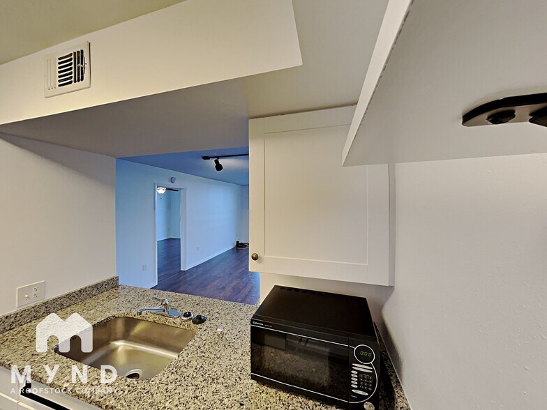 Building Photo - 2333 Feather Sound Dr