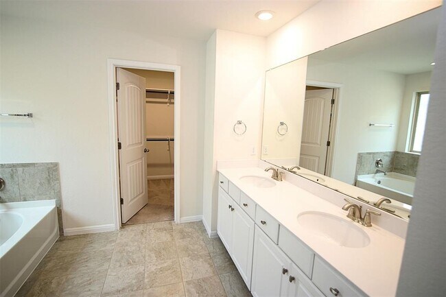 Building Photo - 214 Diamond Point Dr