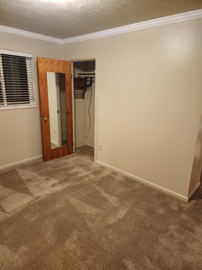 Building Photo - 5065 S 300 W