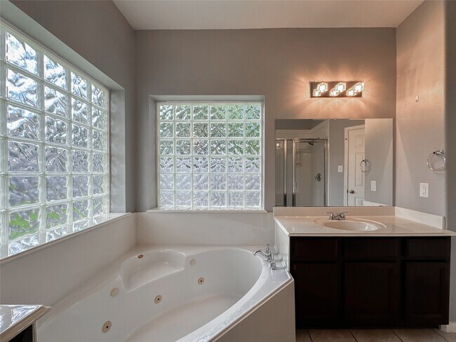 Building Photo - 6810 Summer Bridge Ln