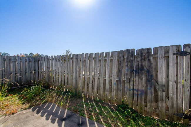 Building Photo - 113 Ginkgo Ln