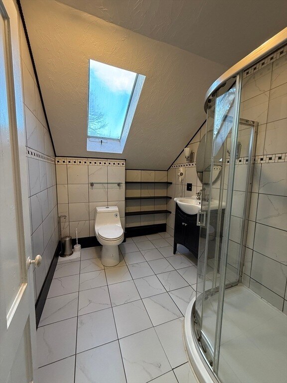 Building Photo - 170 Neck St