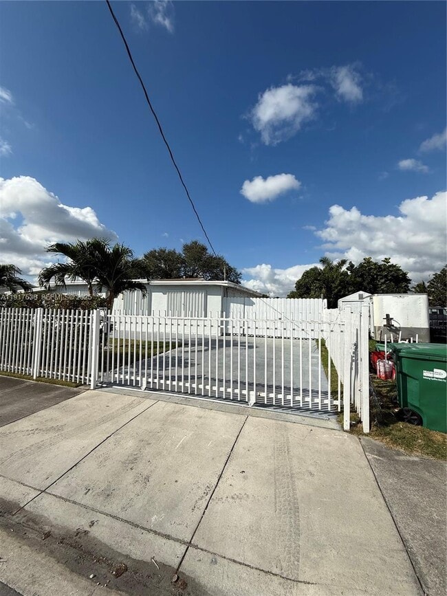 Building Photo - 22020 SW 114th Ave