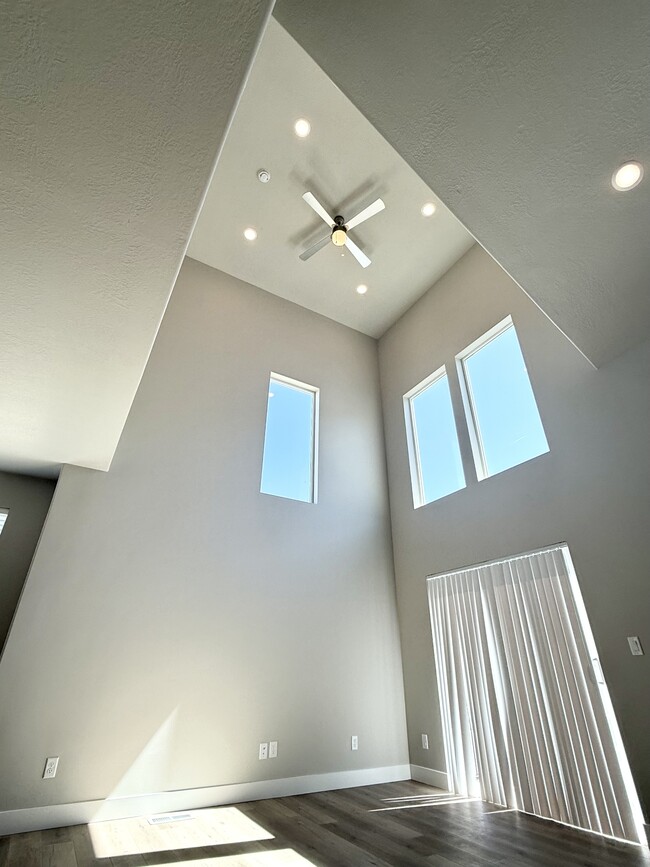 Building Photo - 1063 S 2760 E