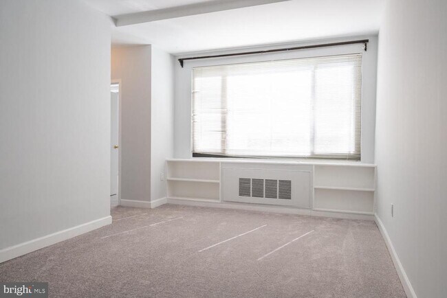 Building Photo - 1021 Arlington Blvd