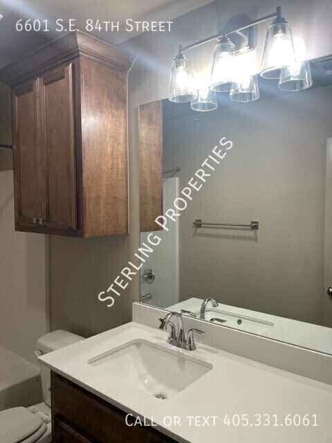 Building Photo - 6601 SE 84th St