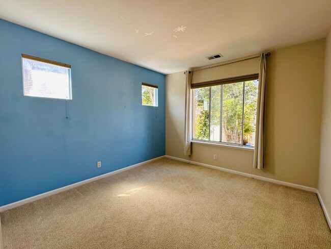 Building Photo - 34117 Songbird Terrace
