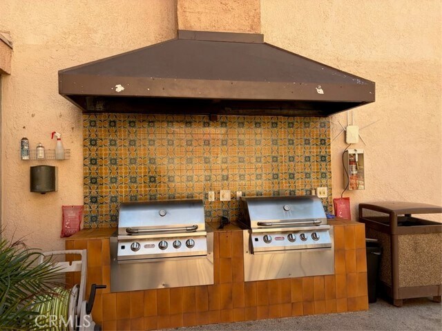 Building Photo - 1127 E Del Mar Blvd