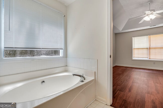Building Photo - 1510 Twin Manor Dr