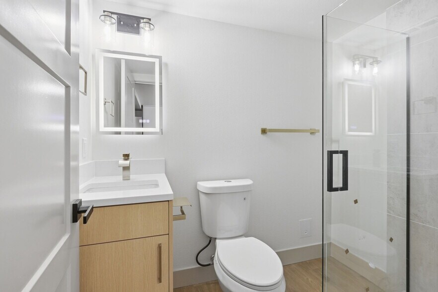 Building Photo - 437 NE Fargo St