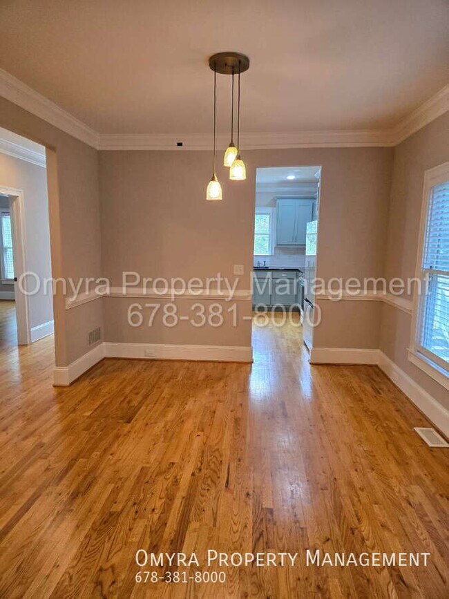 Building Photo - 105 Selman St SE