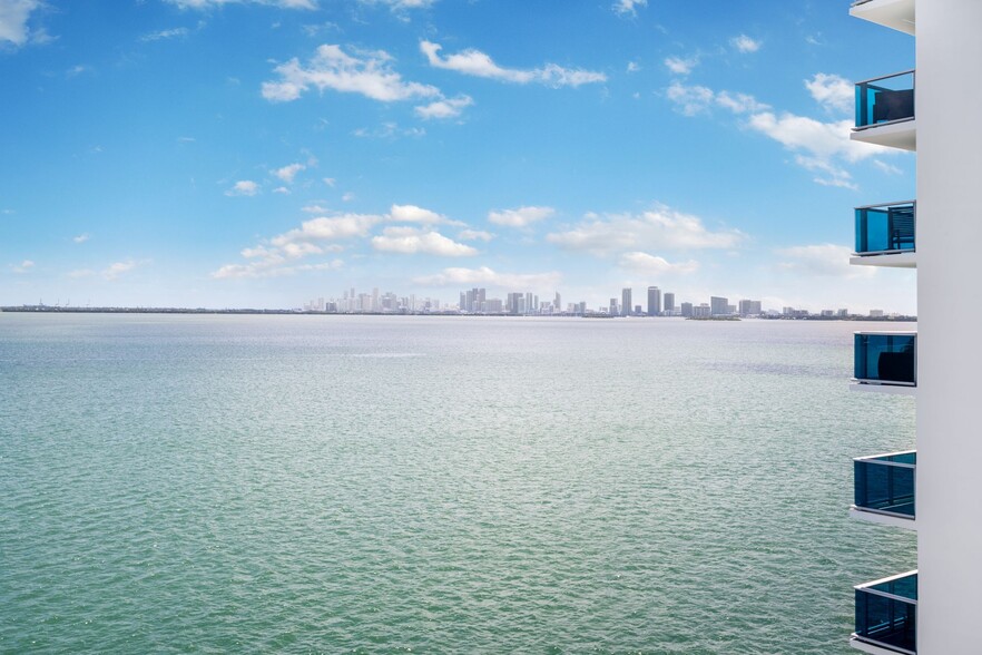 Building Photo - Wake Biscayne Bay