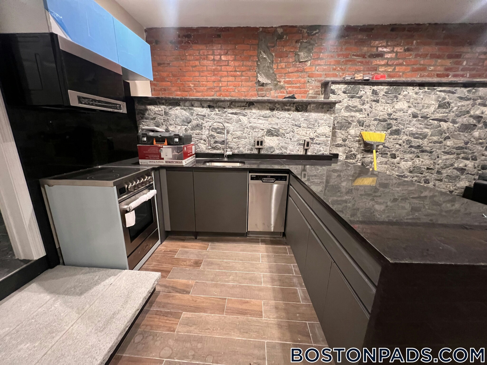 Building Photo - 1028a Commonwealth Ave