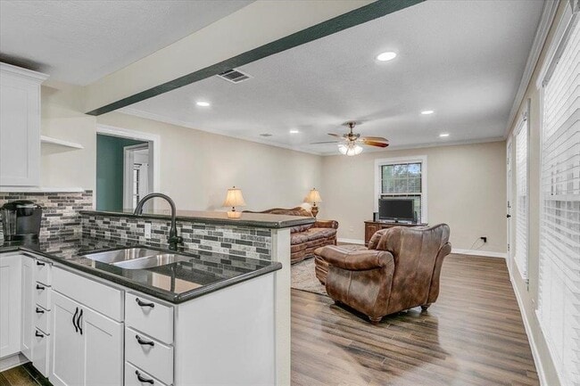 Building Photo - 3702 Travis Dr