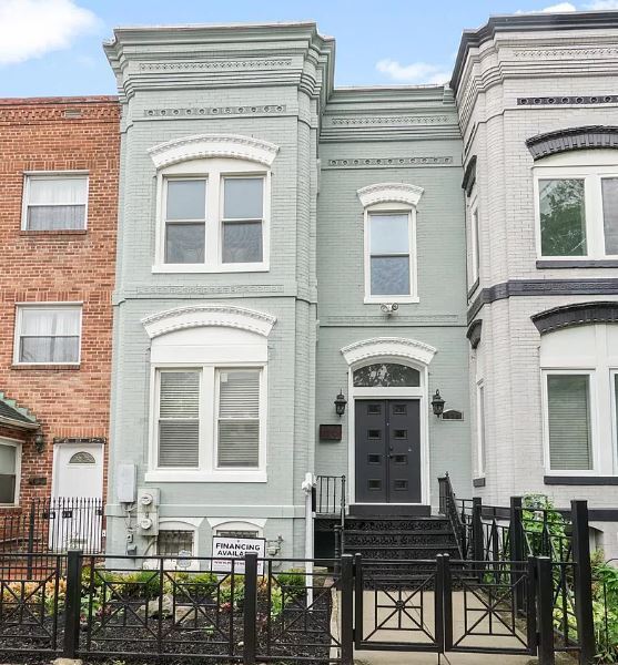 Building Photo - 820 7th St NE