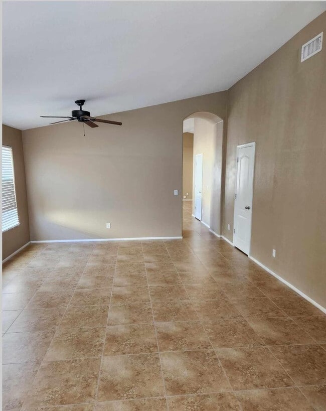 Building Photo - 607 N 167th Dr
