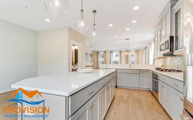 Building Photo - 7802 Five Oaks Ct