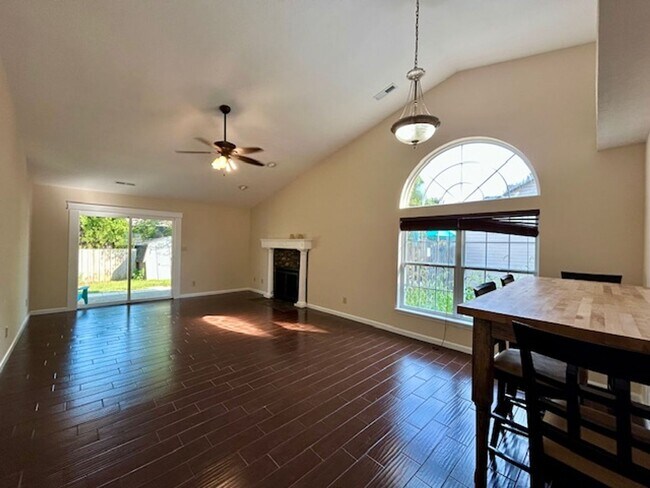 Building Photo - Charming 4-Bedroom Home Near Morse Park & ...