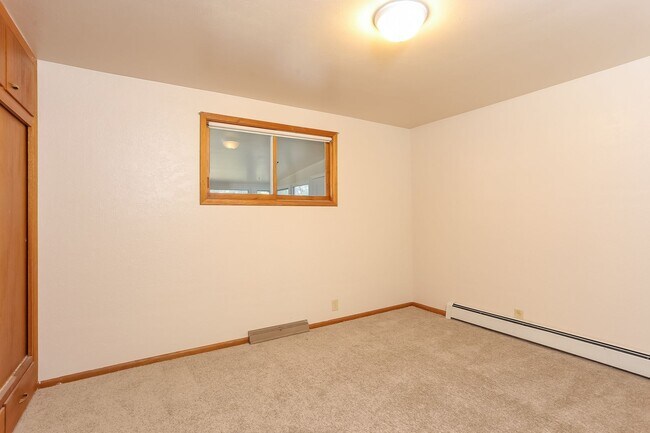 Building Photo - 2408 Lake Dr