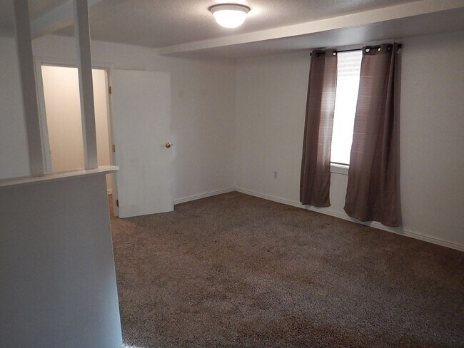 Building Photo - 0467