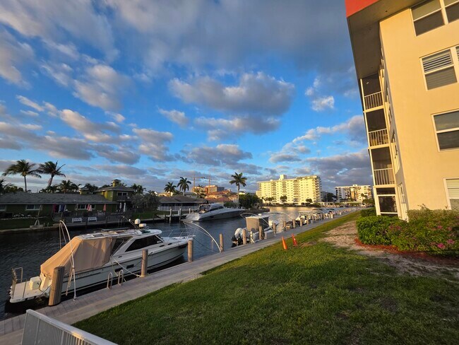 Building Photo - 3100 NE 48th Ct
