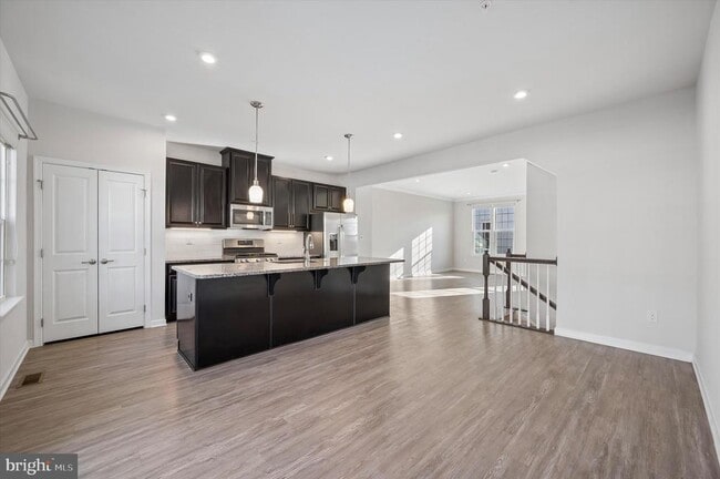 Building Photo - 214 Bamboo Dr