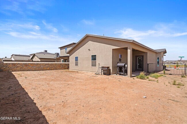 Building Photo - 7480 Rio Rimac Dr