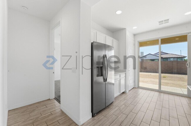 Building Photo - 9219 W Sells Dr