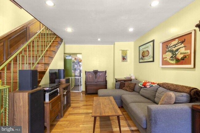 Building Photo - 3285 Chatham St