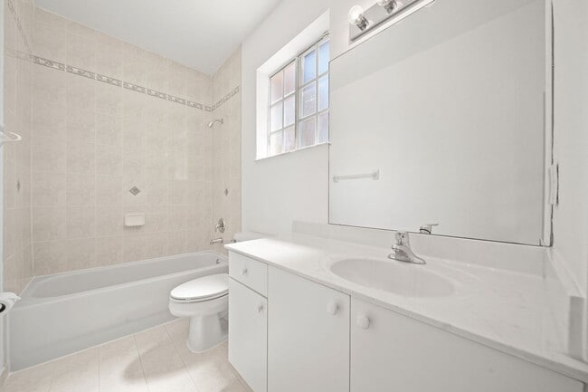 Building Photo - Cutler Bay Townhouse