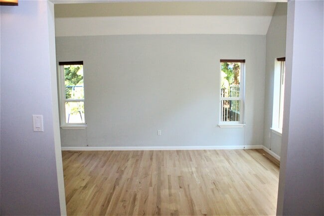 Building Photo - 321 Keach Ct