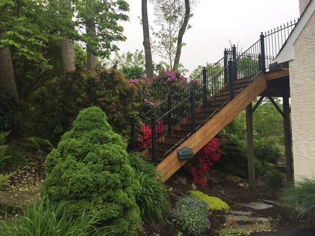 Building Photo - 4 Matisse Dr