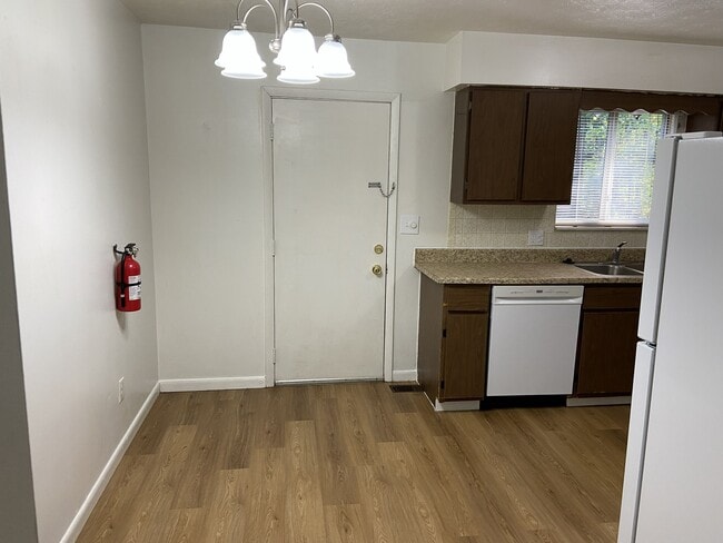 Building Photo - 1790 Cromwell Dr