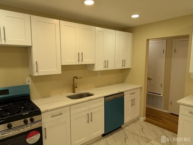 Building Photo - 5 Pelmont Pl