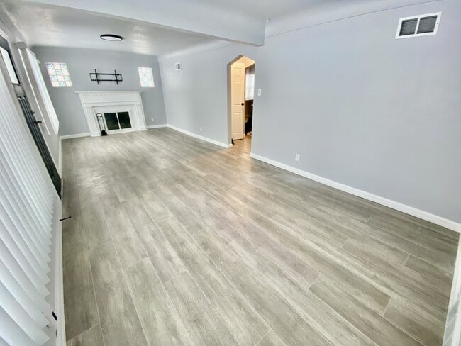 Building Photo - 2429 Mary Ave