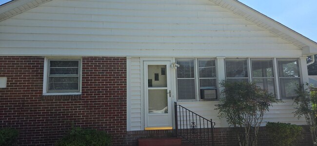 Building Photo - 603 S McNair St