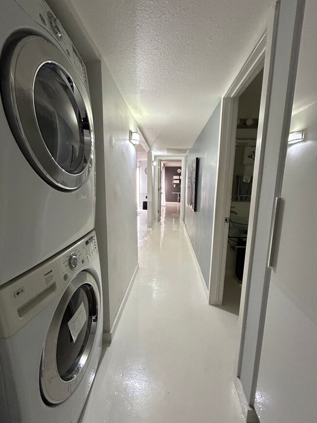 Building Photo - Stunning updated 2 Bedroom, 2 Bathroom, 2 car garage in heart of downtown Scottsdale